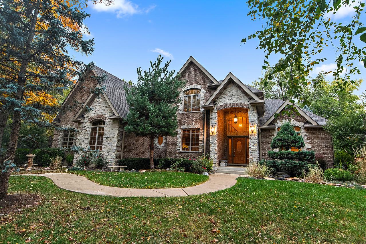 209 Linden Oaks Ln., New Lenox, IL 60451