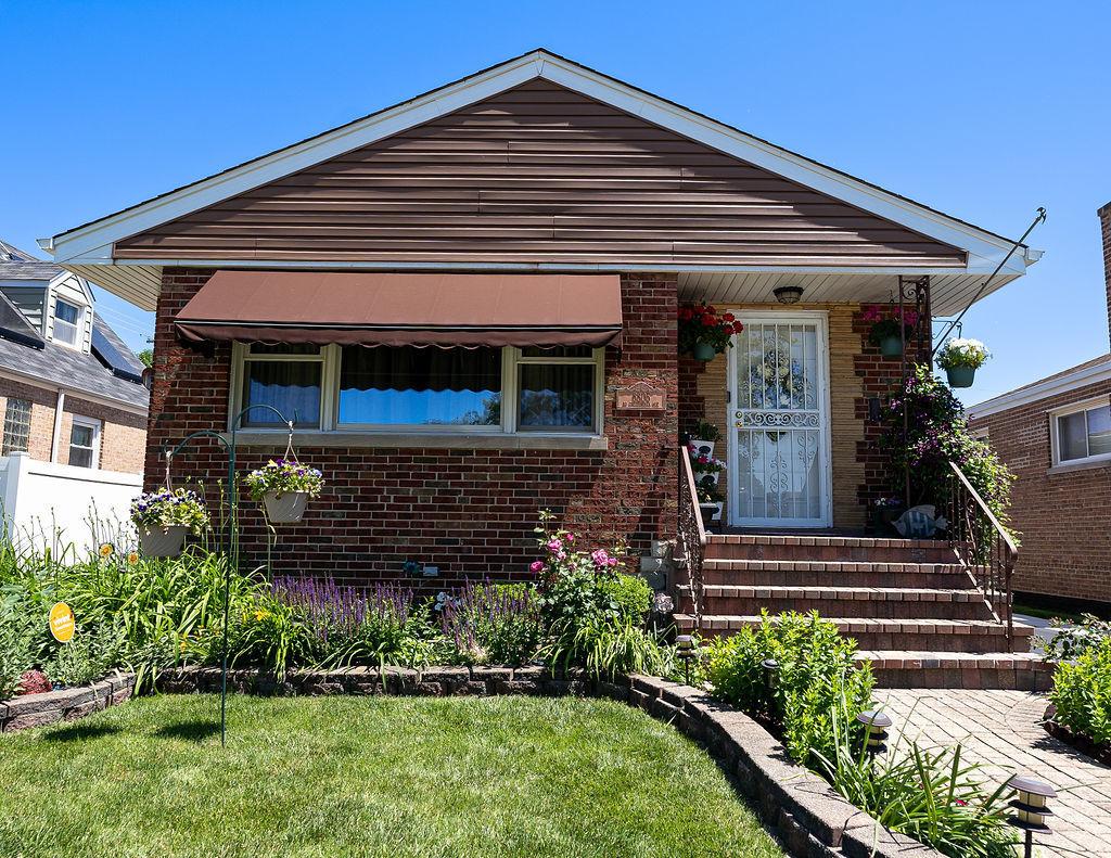 8805 S California Ave., Evergreen Park, IL 60805