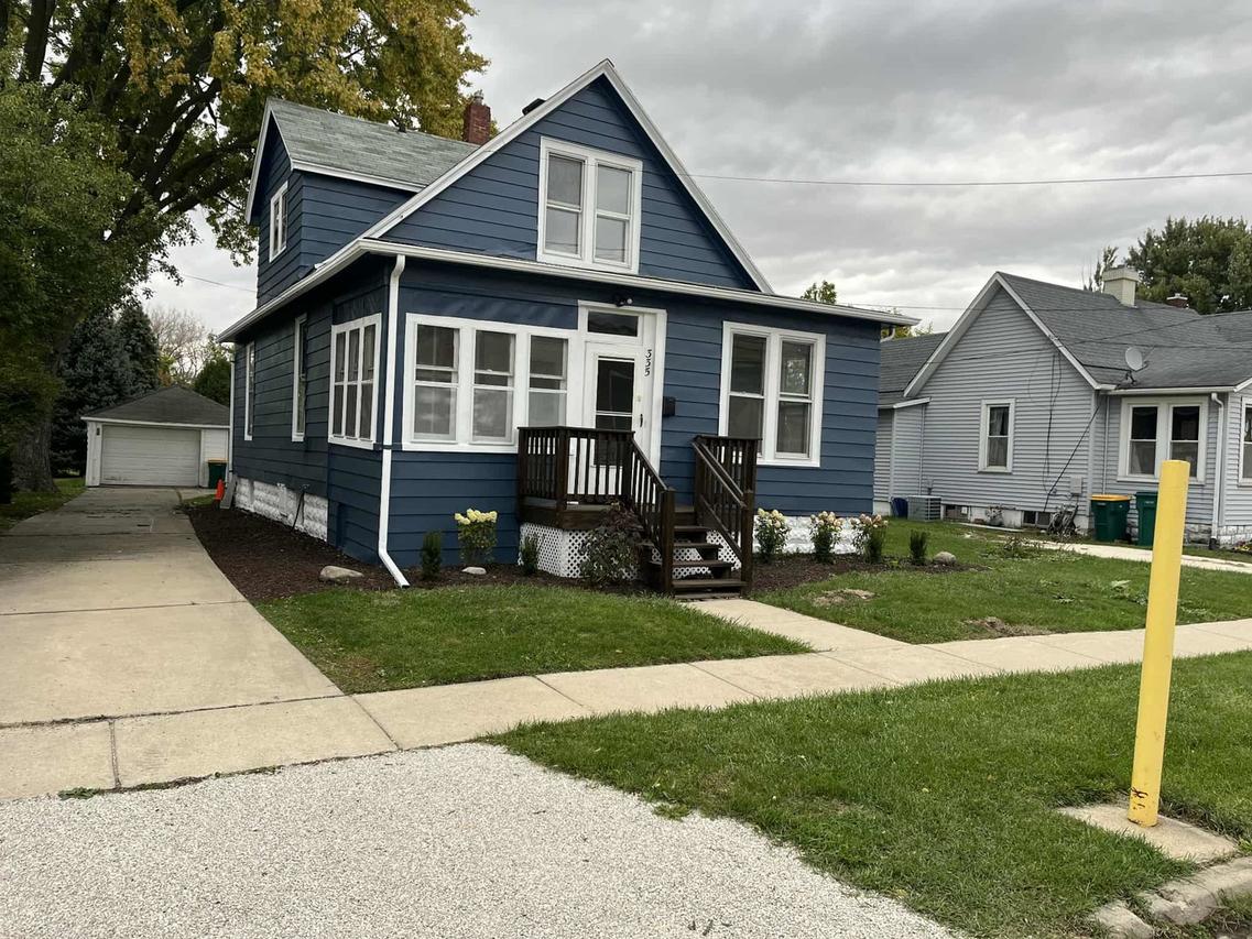 335 North Ave., Sycamore, IL 60178