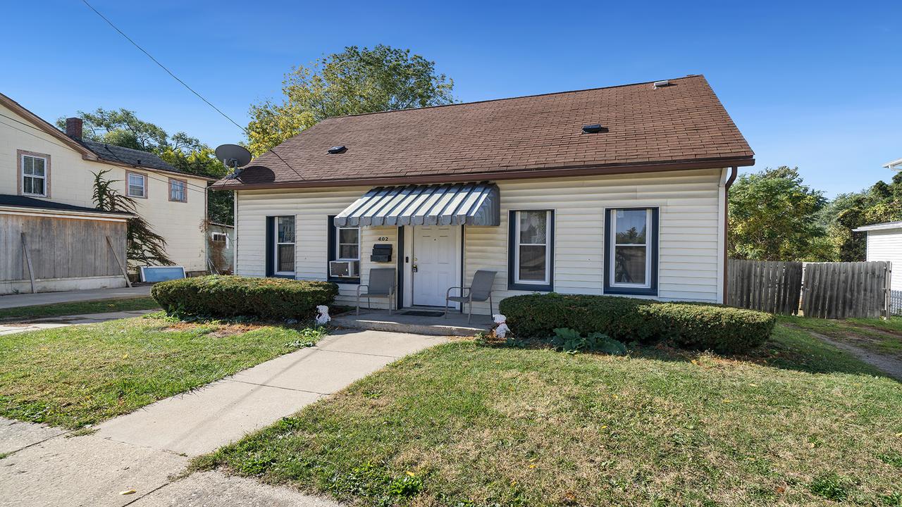 402 S Walnut Ave., Freeport, IL 61032