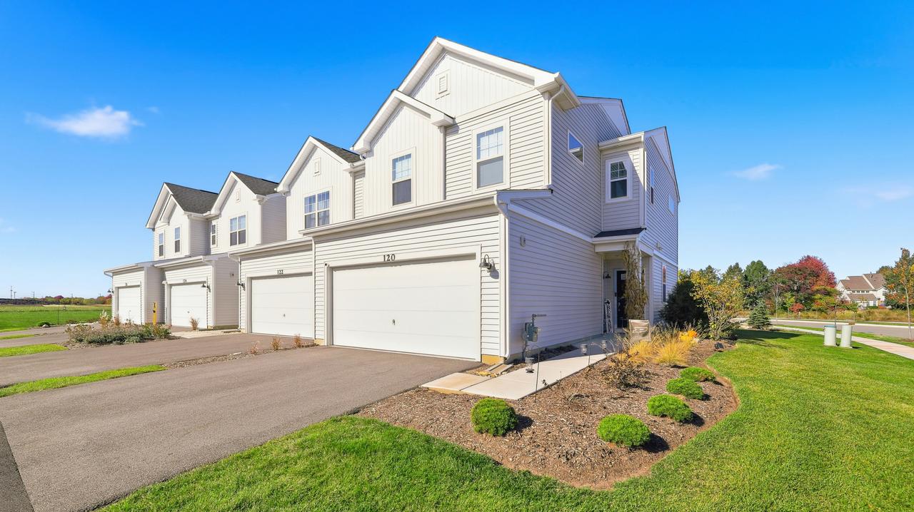 120 Kingsport Dr., South Elgin, IL 60177