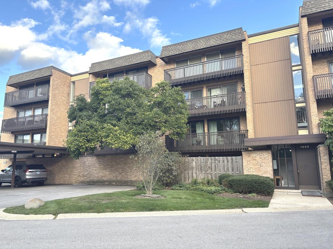 1847 Tanglewood Dr. #3B, Glenview, IL 60025