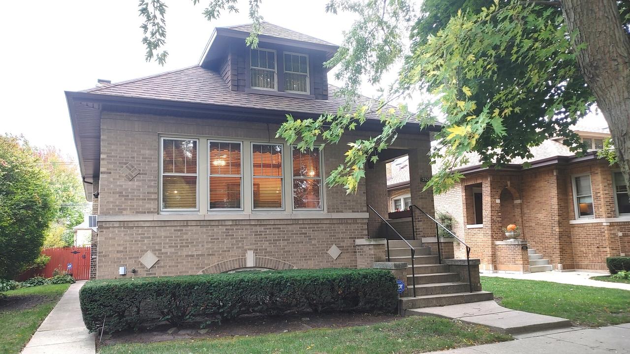 2509 W Morse Ave., Chicago, IL 60645
