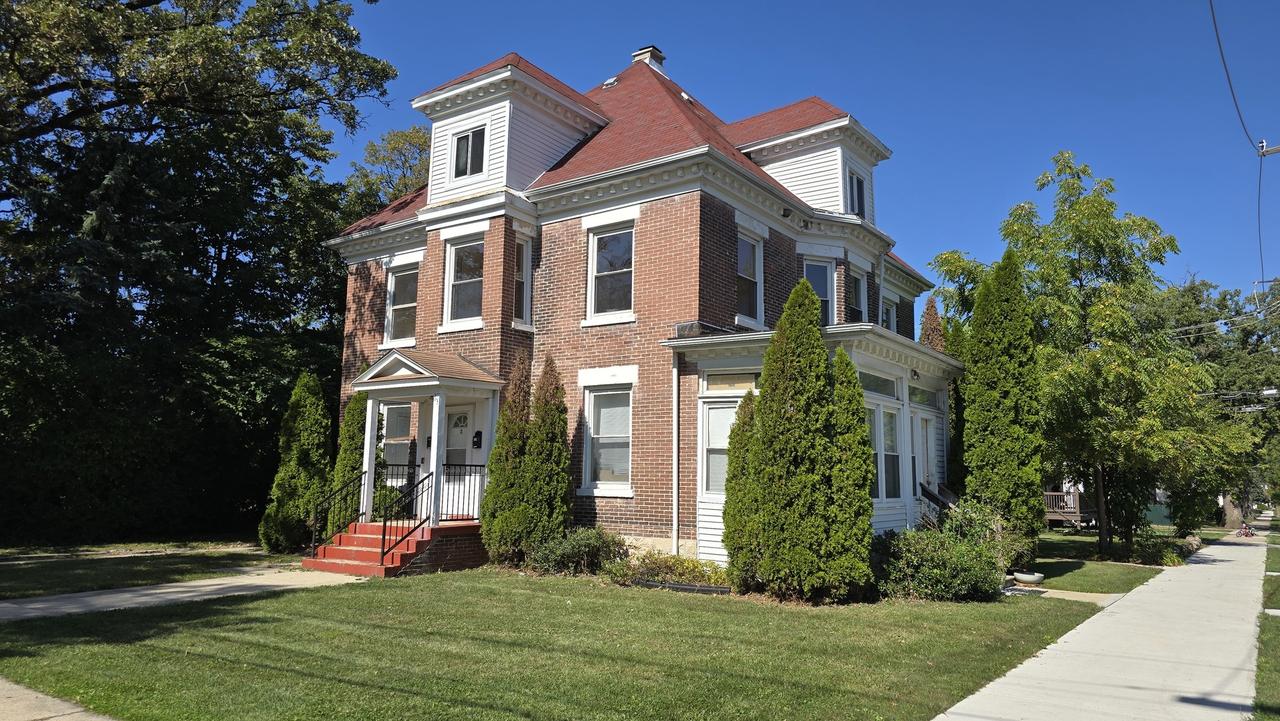 63 Hickory St., Chicago Heights, IL 60411