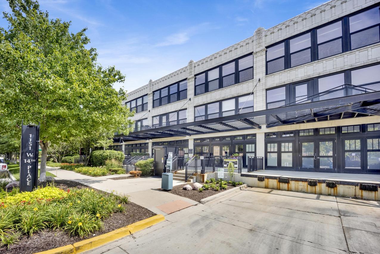 1151 W 14th Pl. #205, Chicago, IL 60608