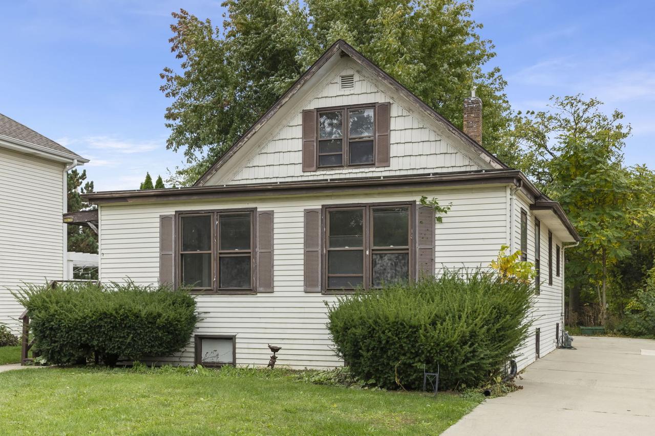 25 E Parkside Ave., Lombard, IL 60148