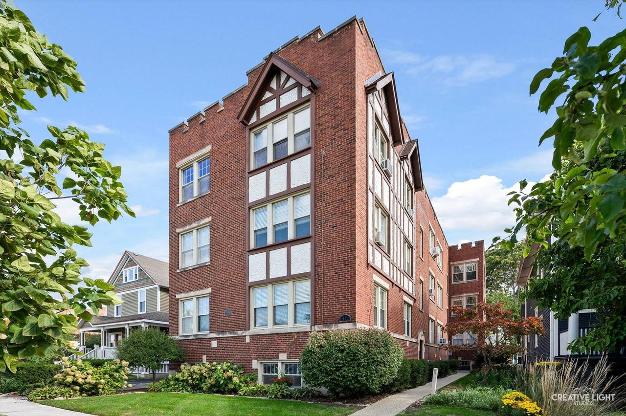 11 6th Ave. #2A, La Grange, IL 60525