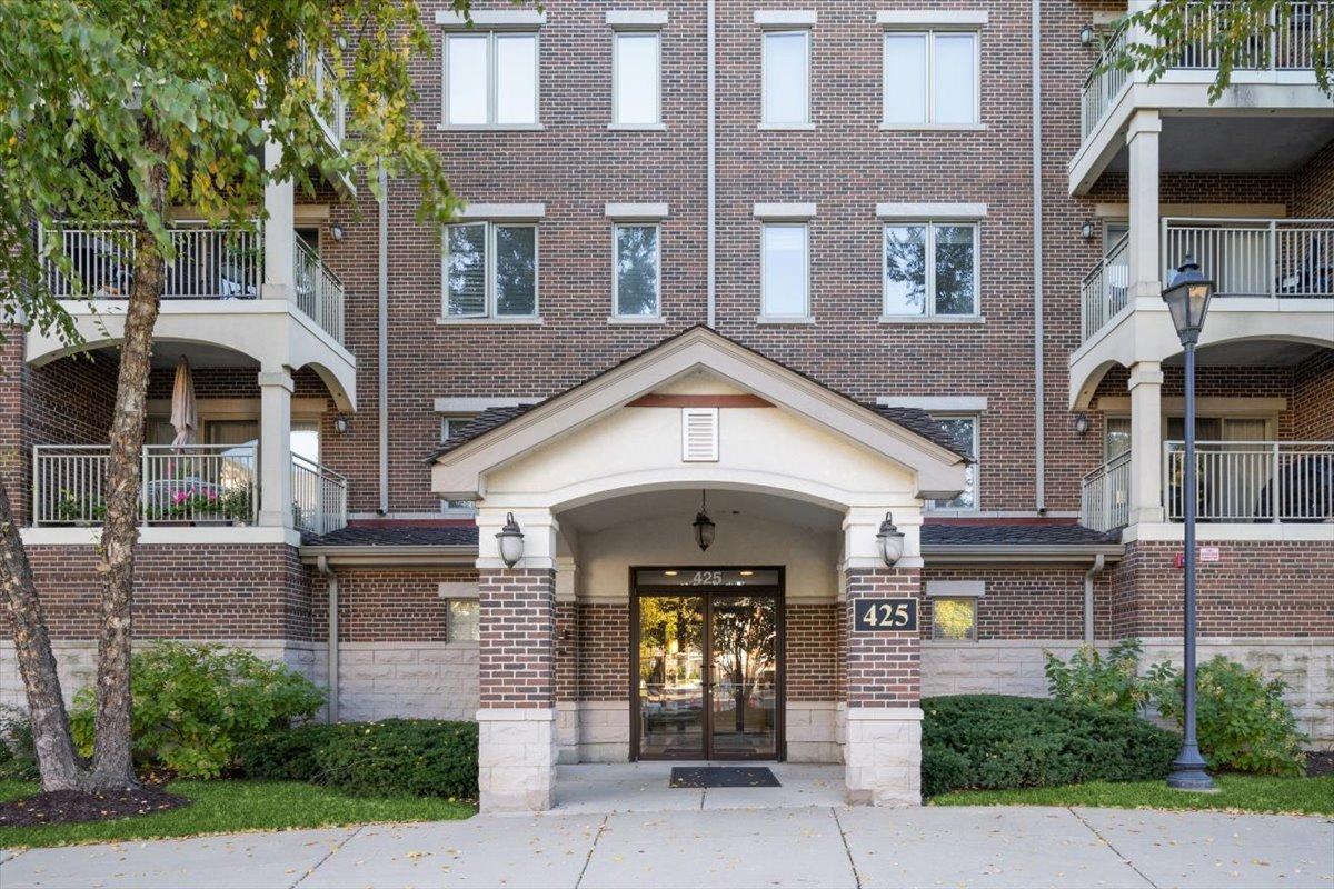 425 Village Green #314, Lincolnshire, IL 60069