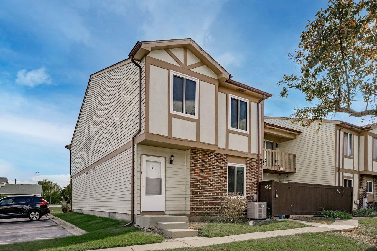 6 Fernwood Dr. #G, Bolingbrook, IL 60440