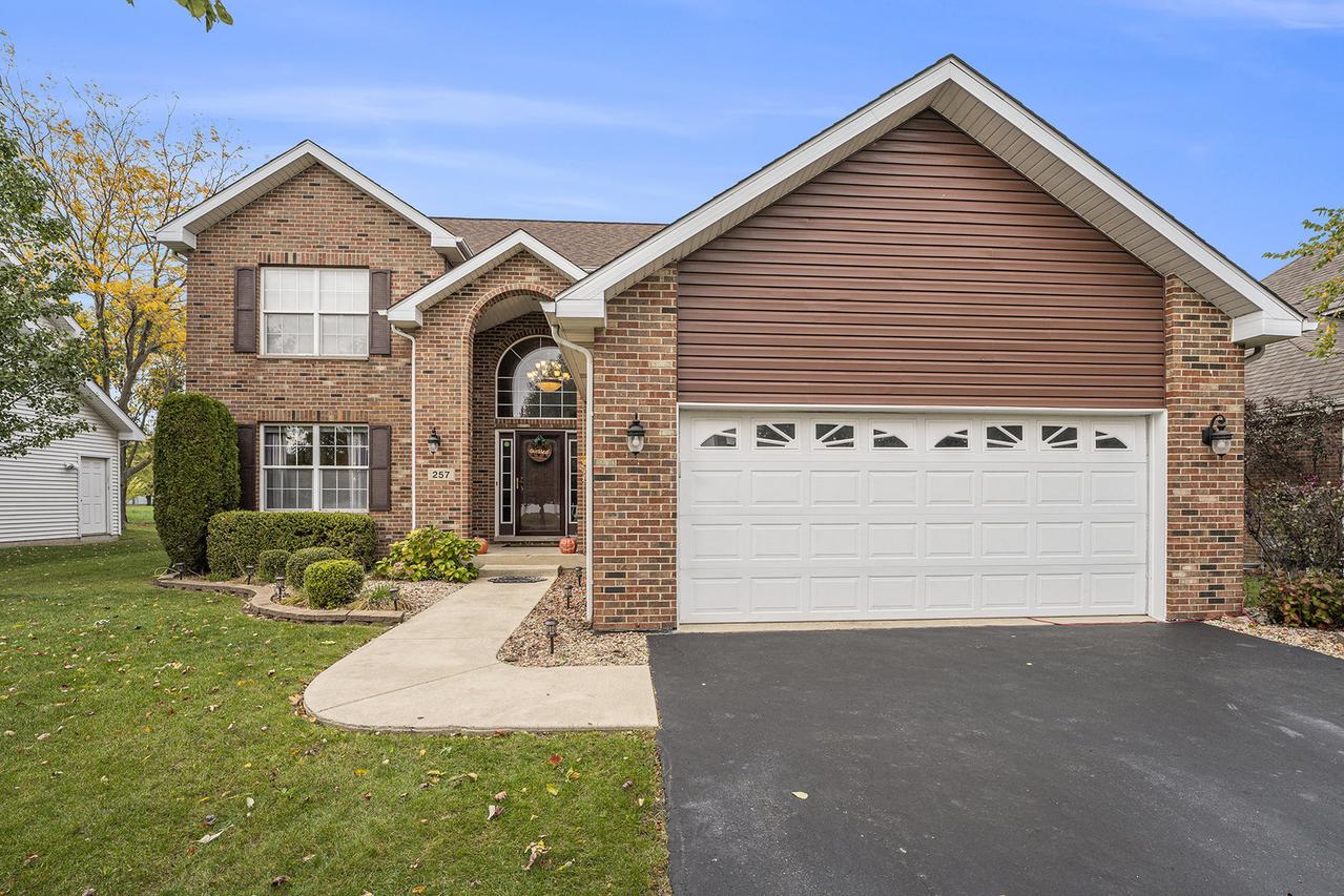 257 Pine St., Beecher, IL 60401