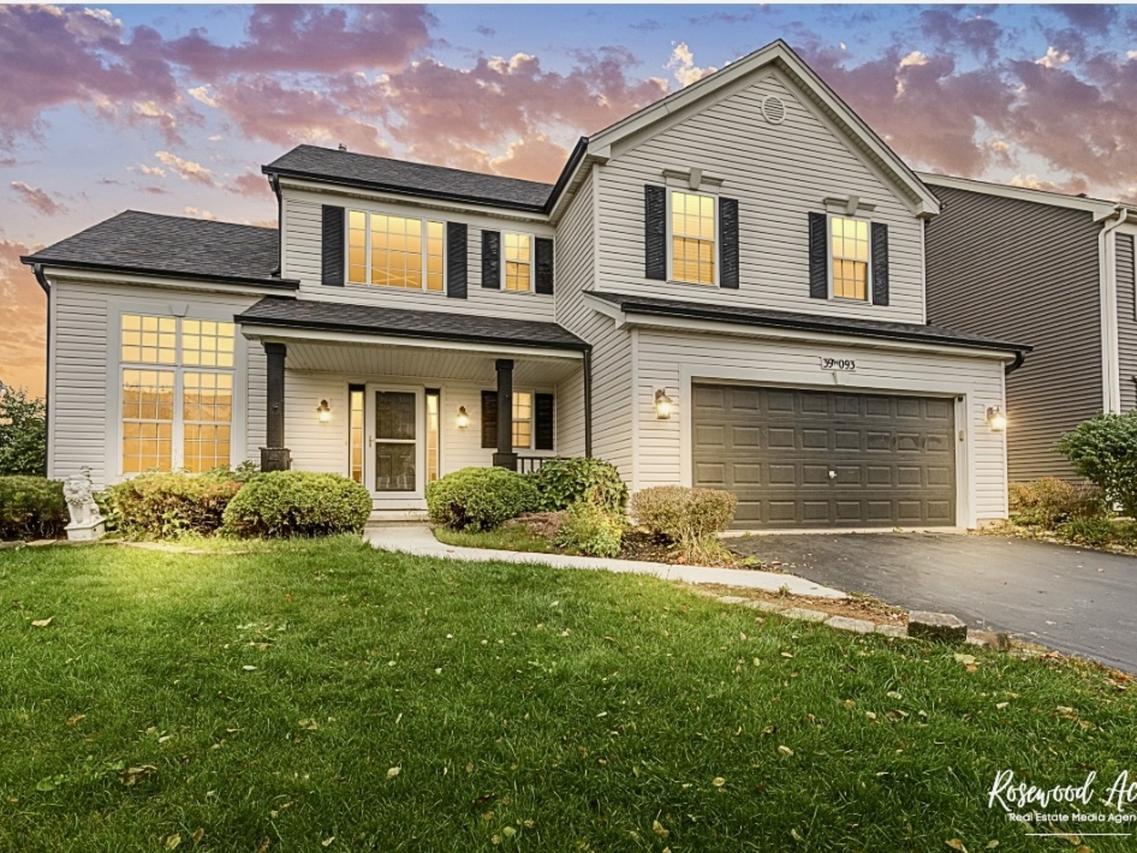 39W093 Shannon Sq., Geneva, IL 60134