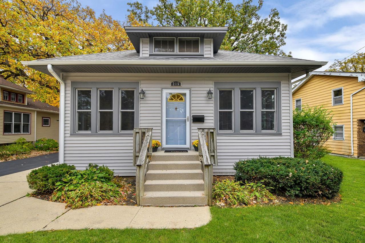 215 N Oak Ave., Bartlett, IL 60103