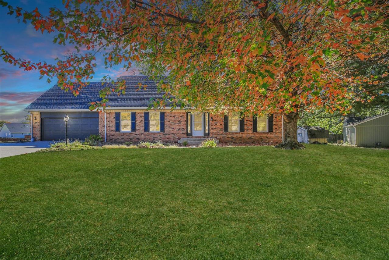 10 Dunlap Woods, Sidney, IL 61877