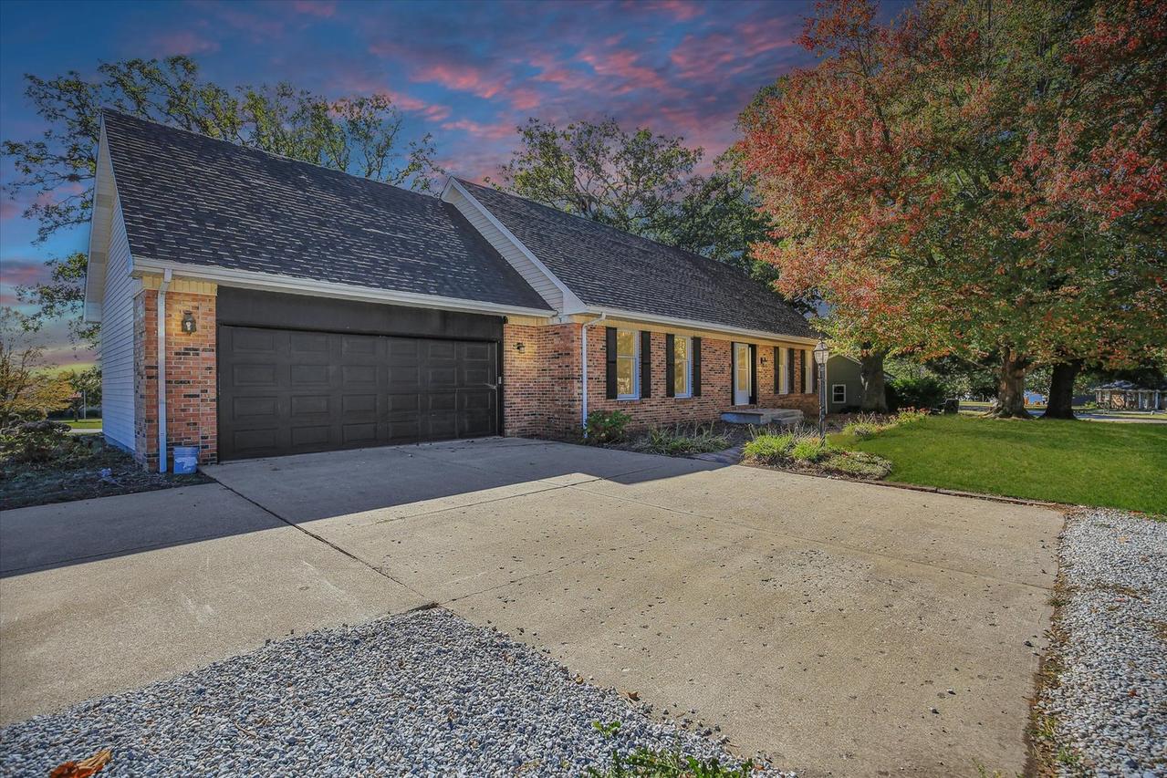 10 Dunlap Woods, Sidney, IL 61877