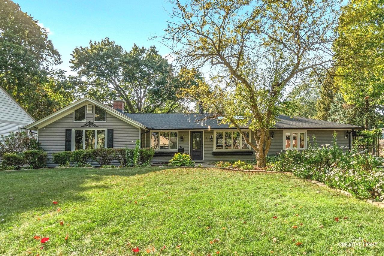 911 S 7th St., St. Charles, IL 60174