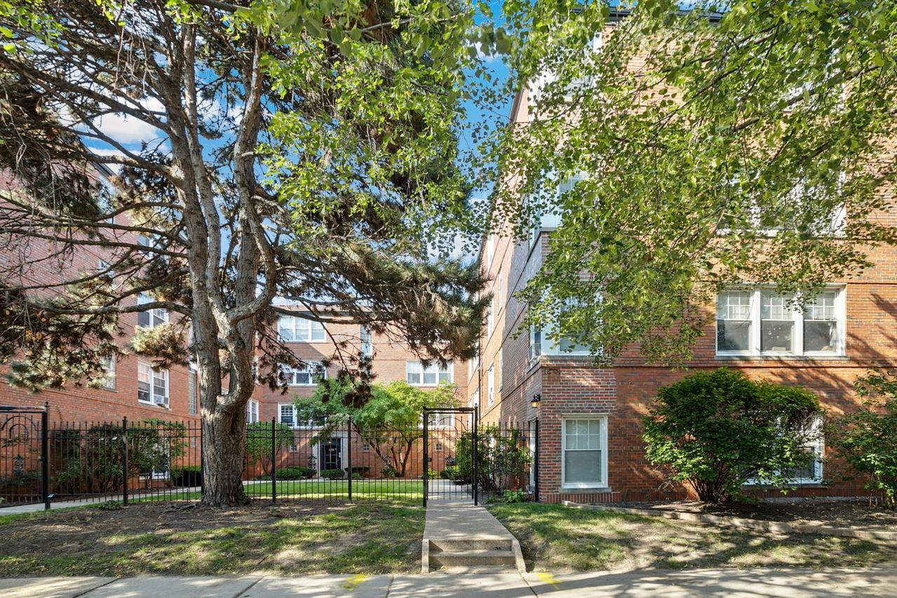 2420 W Farragut Ave. #3A, Chicago, IL 60625