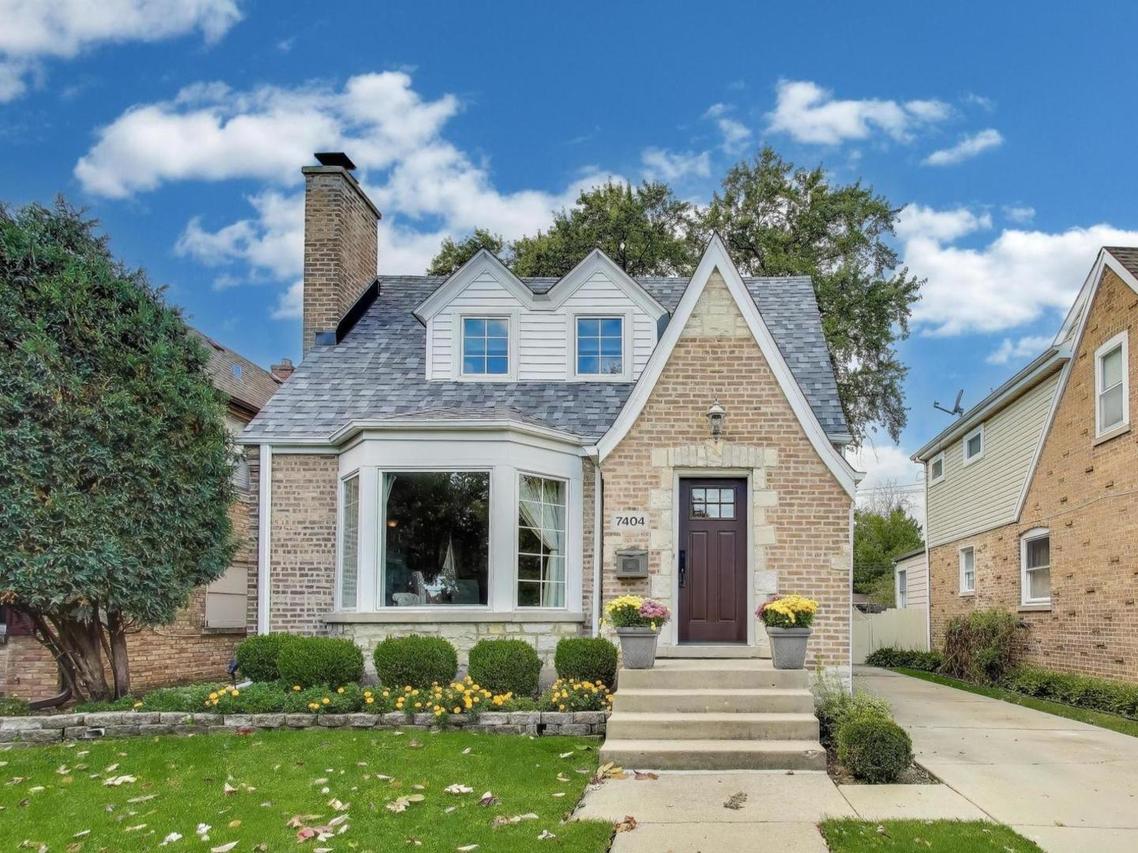 7404 N Overhill Ave., Chicago, IL 60631