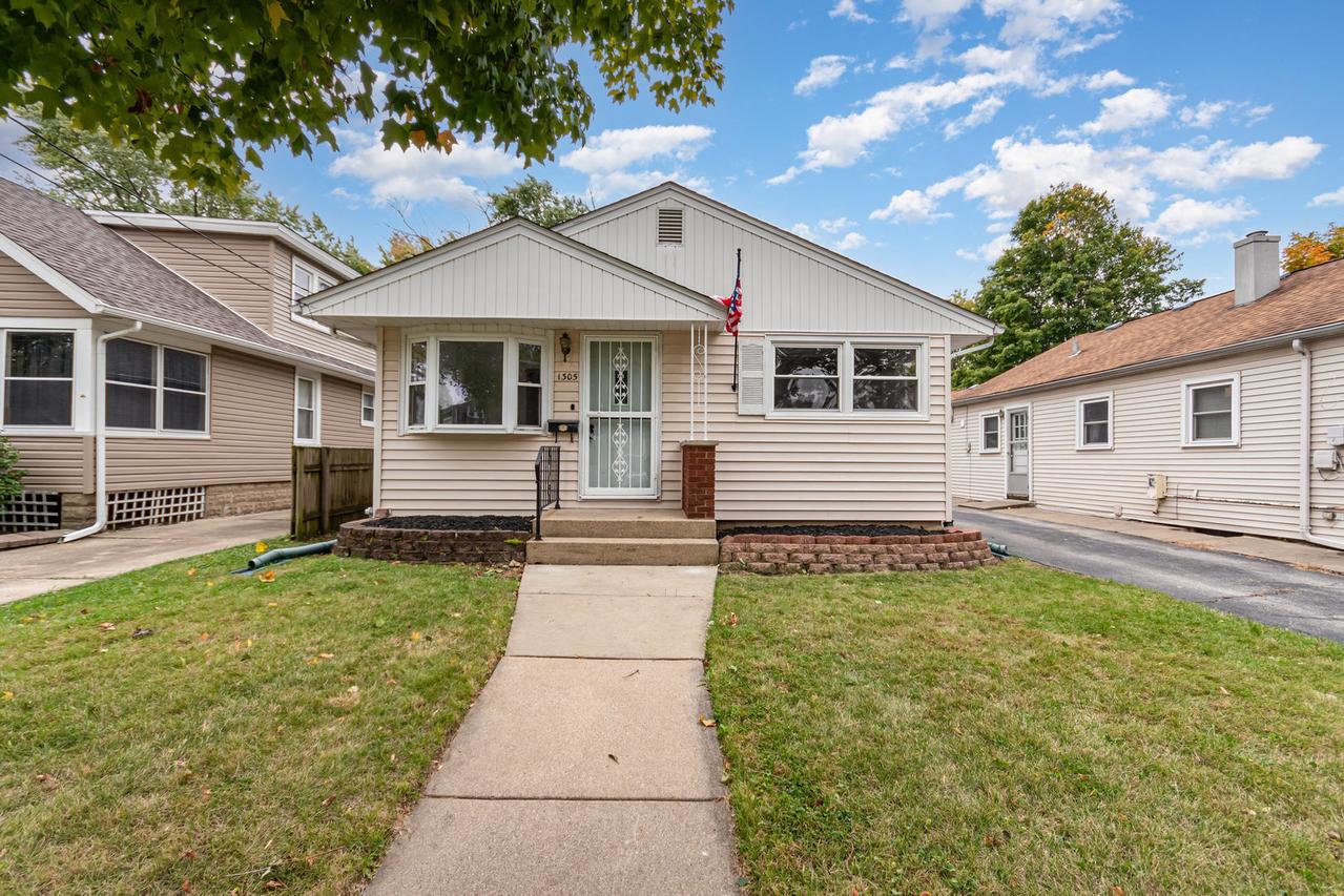 1305 Superior St., Aurora, IL 60505