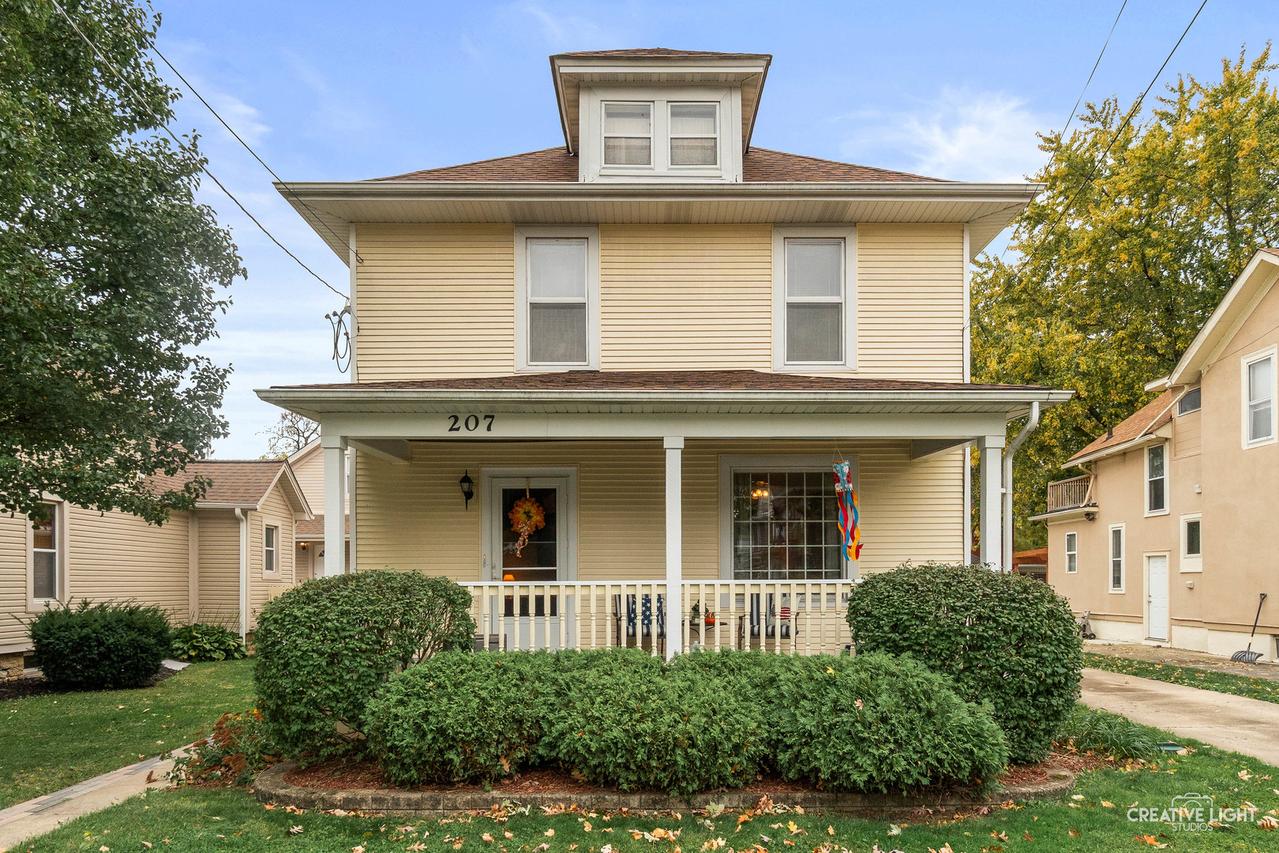 207 Bluff St., Aurora, IL 60505