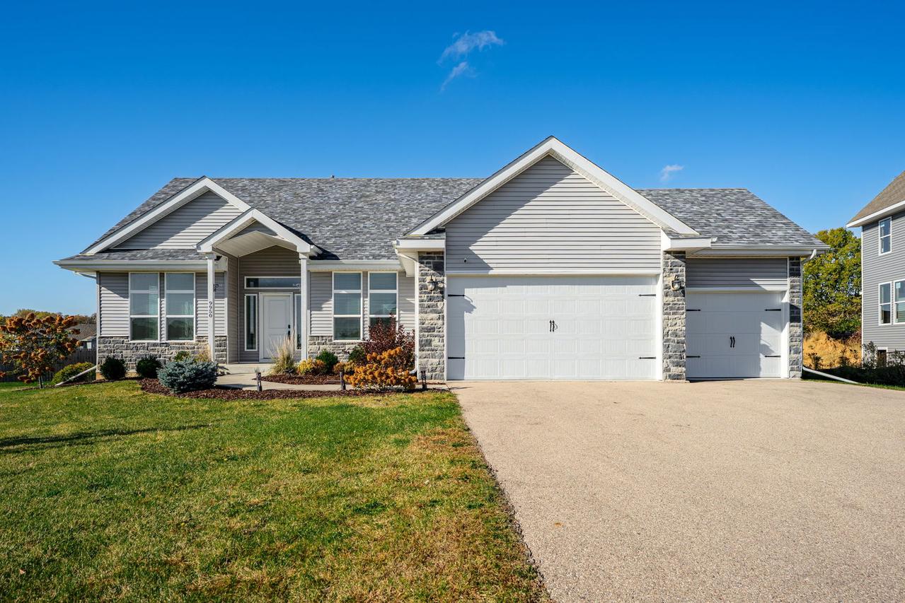 9950 Leanna Dr., Roscoe, IL 61073