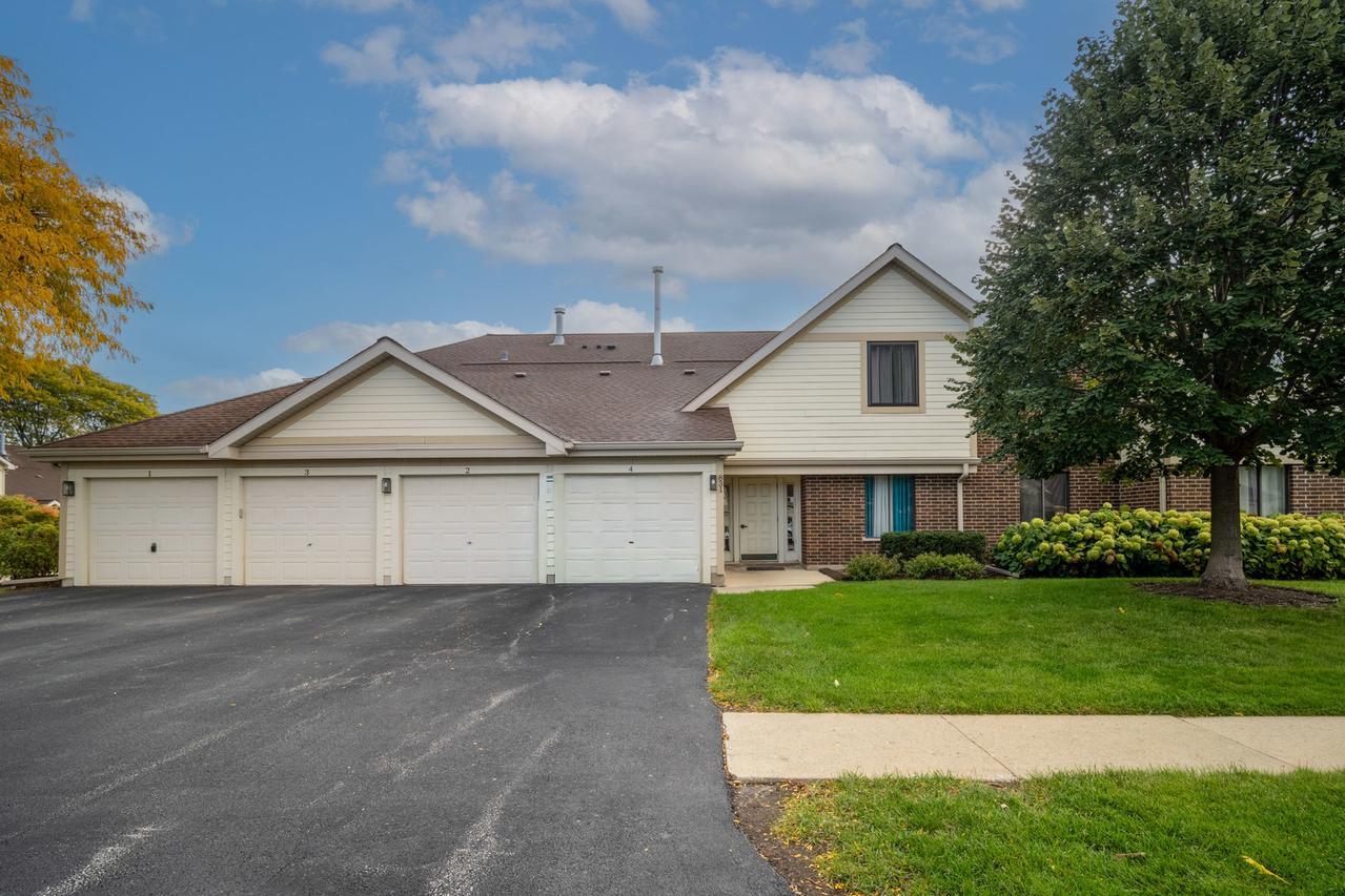 831 E Carriage Ln. #1, Palatine, IL 60074