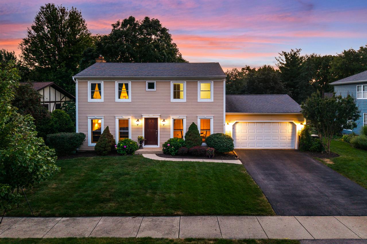 1035 Williamsburg Dr., Naperville, IL 60540
