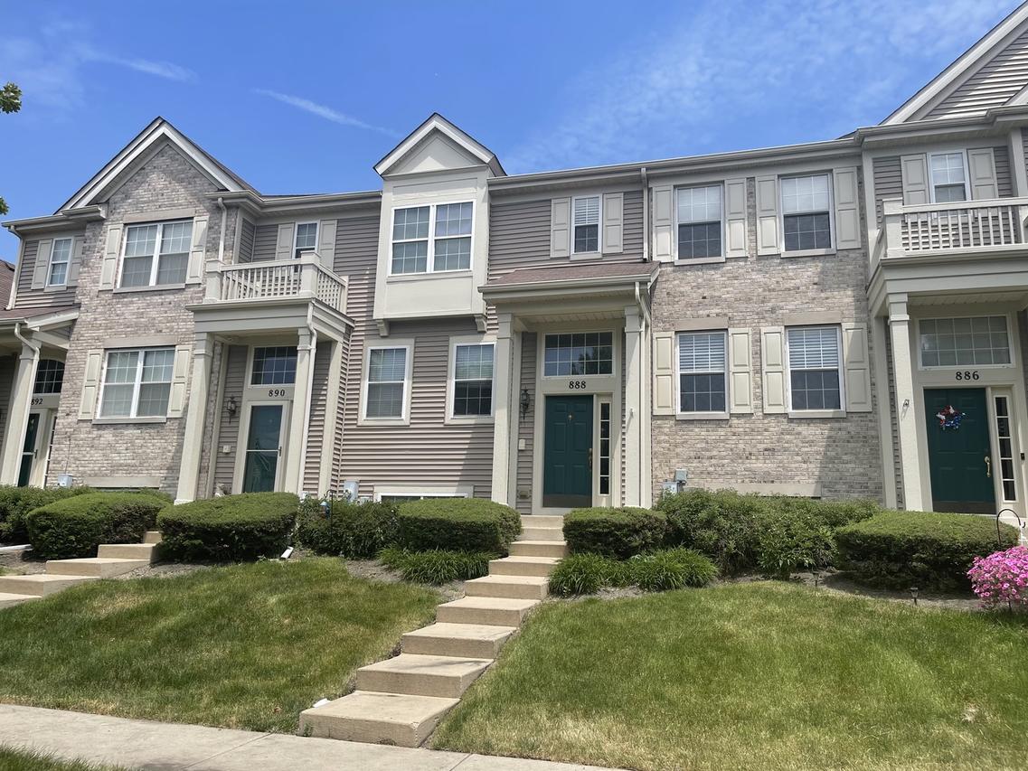 888 Galway Ln., Pingree Grove, IL 60140