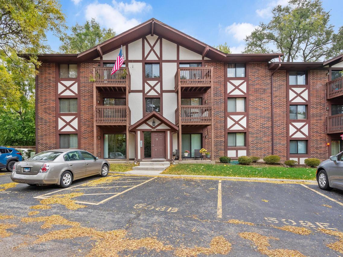508 Taylor Ave. #A, Glen Ellyn, IL 60137