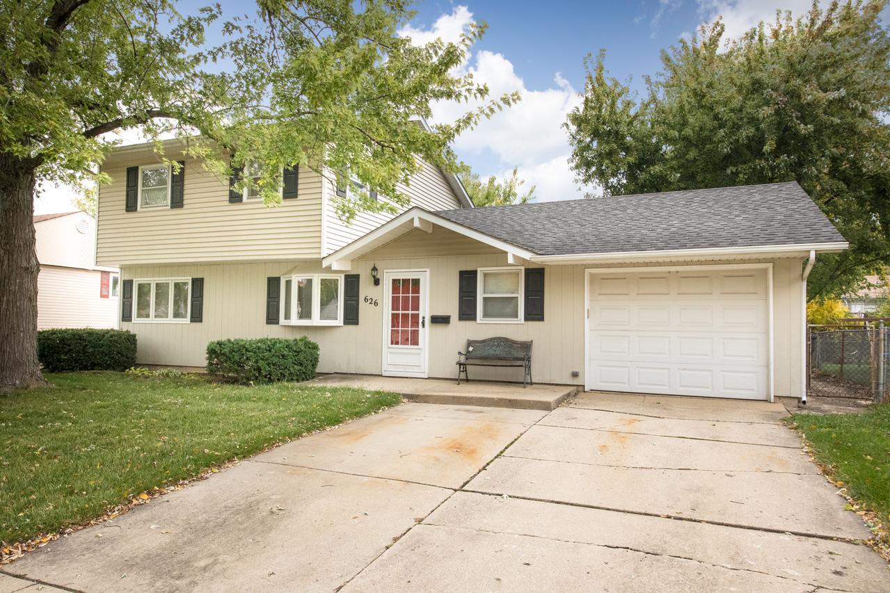 626 Oriole Dr., Streamwood, IL 60107