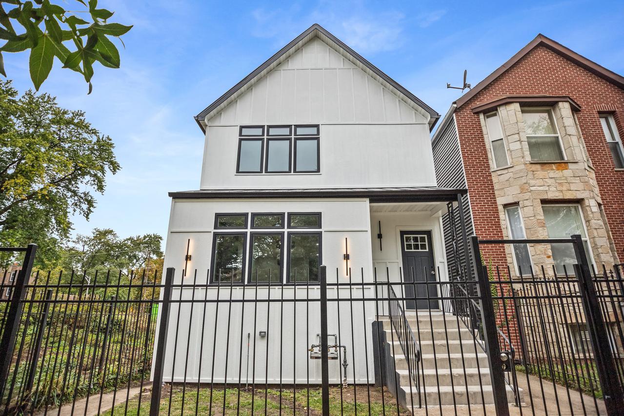 6350 S Saint Lawrence Ave., Chicago, IL 60637