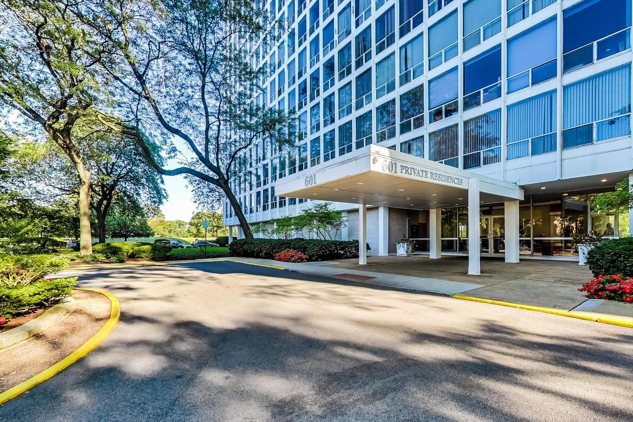 601 E 32nd St. #210, Chicago, IL 60616