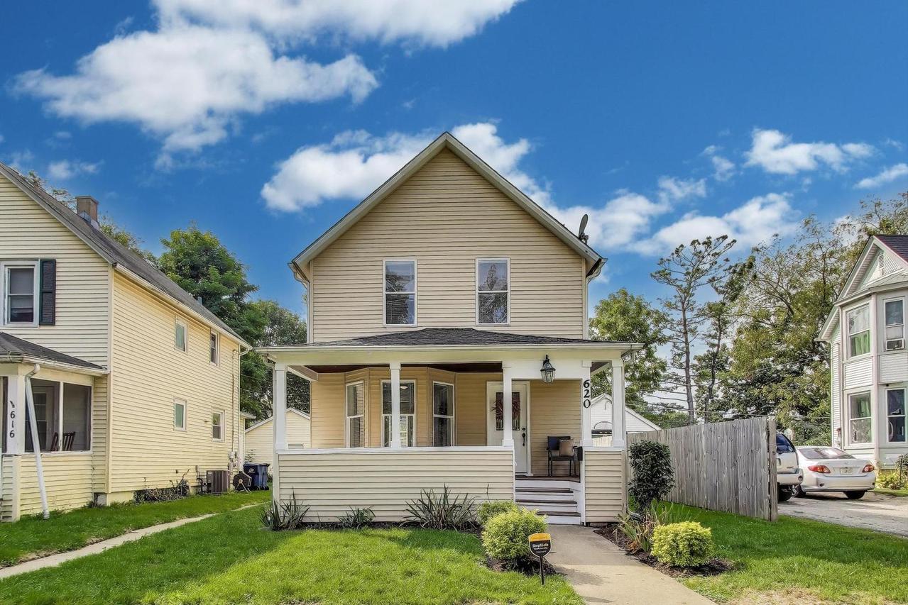 620 N Poplar St., Waukegan, IL 60085