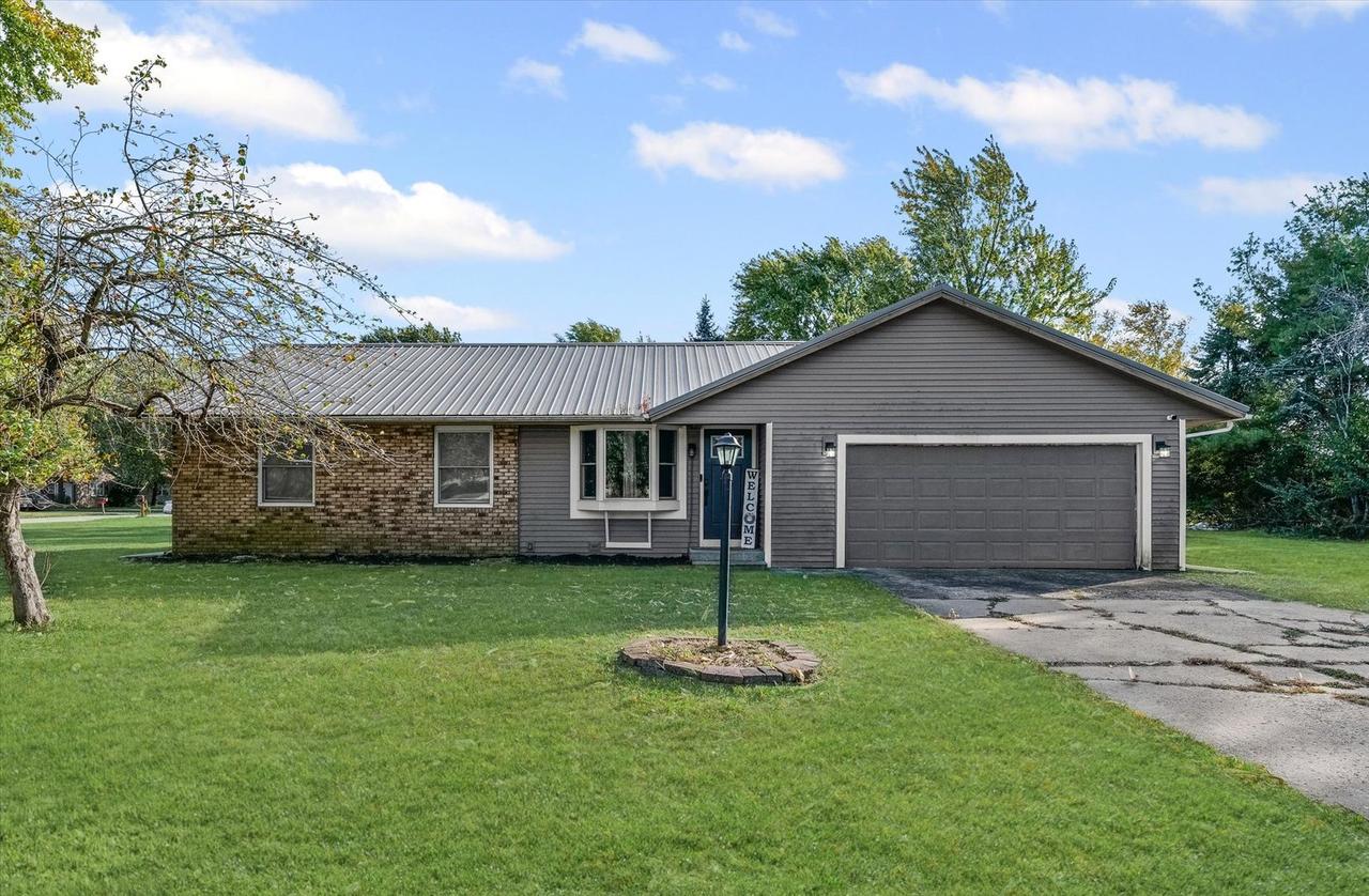 1715 Phillippe Dr., Mahomet, IL 61853