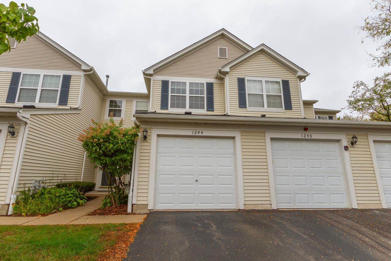 1244 Brookdale Dr., Carpentersville, IL 60110
