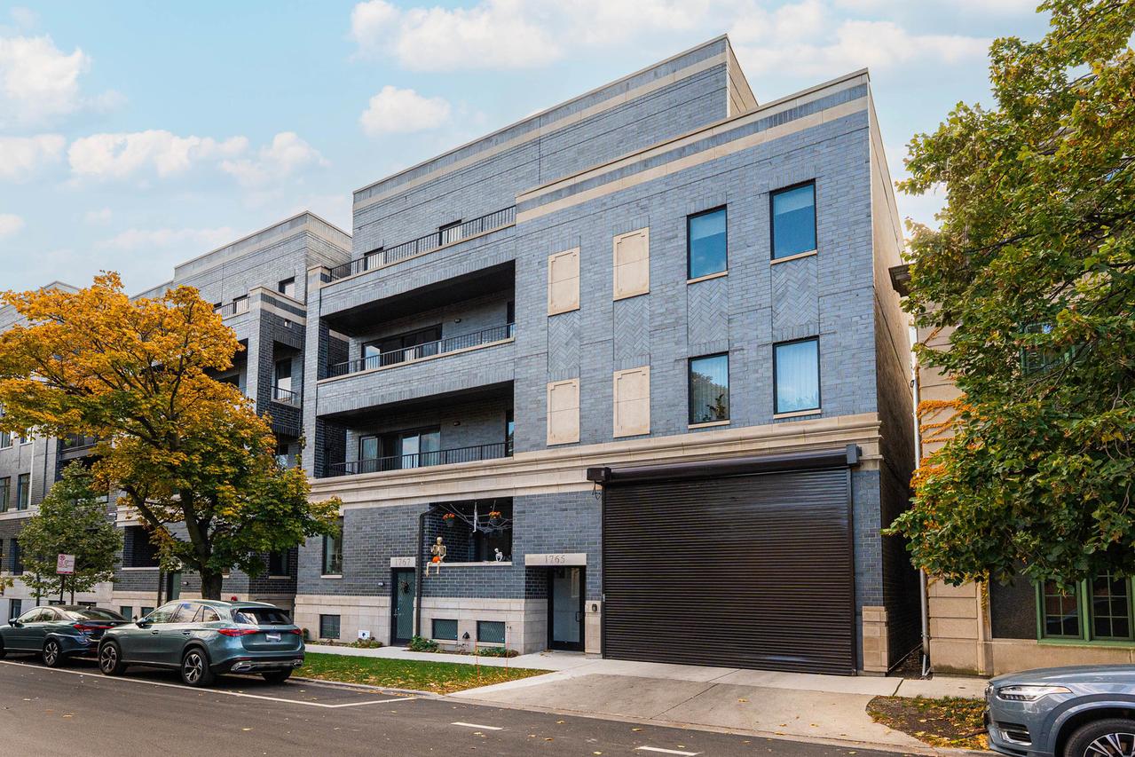 1767 W Rosehill Dr. #304, Chicago, IL 60660