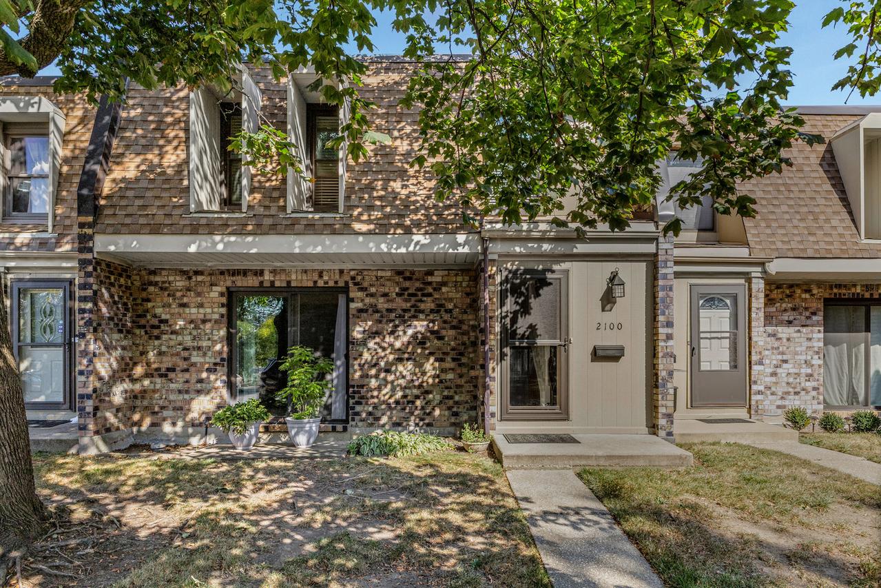 2100 Country Club Dr., Woodridge, IL 60517