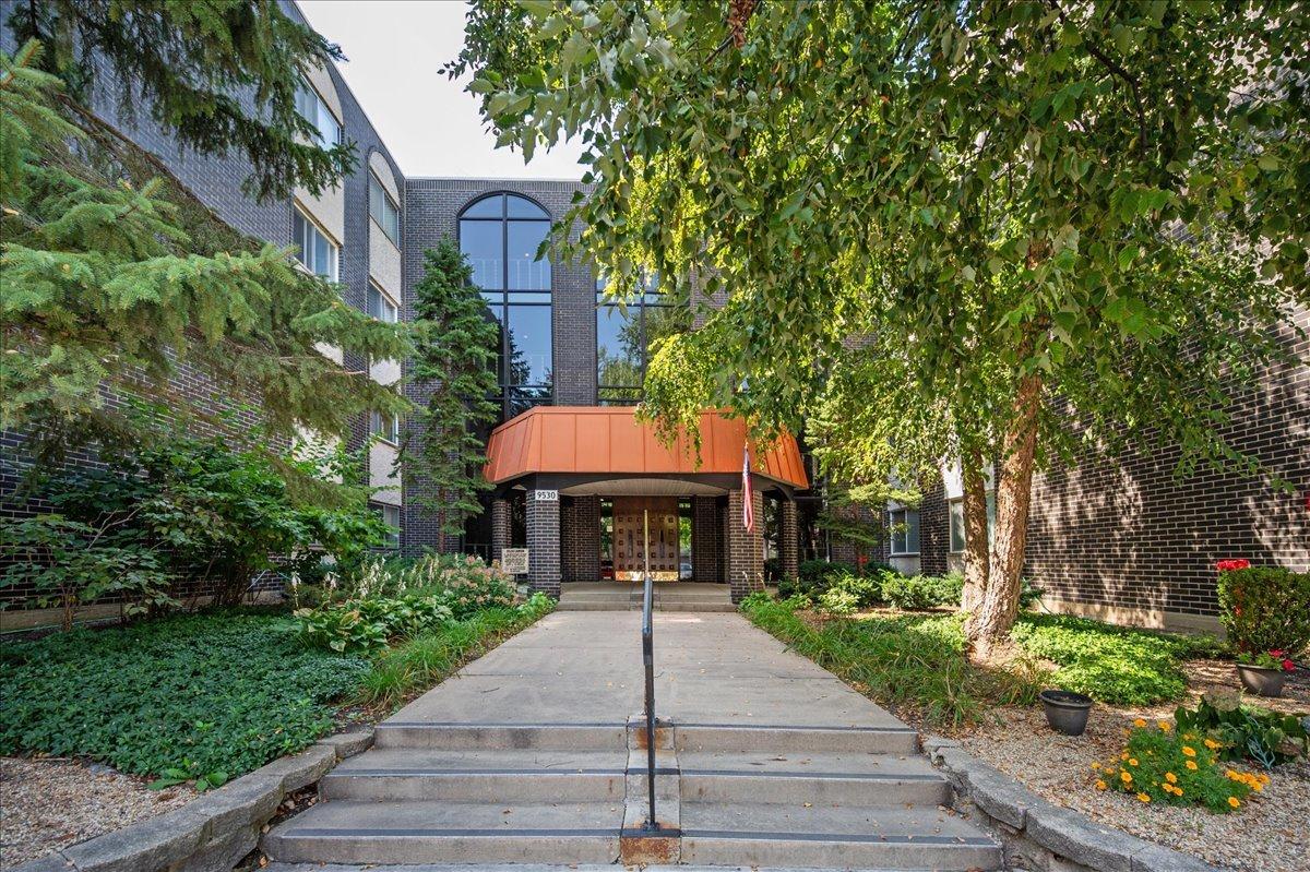 9530 N Lamon Ave. #403, Skokie, IL 60077