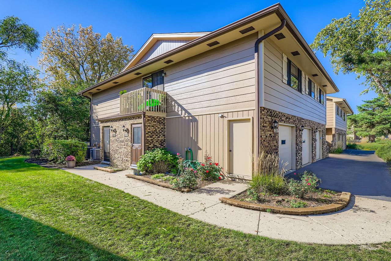 709 Whalom Ln., Schaumburg, IL 60173