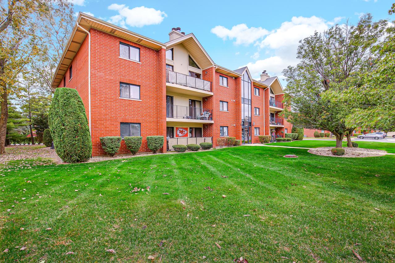 6601 Martin France Cir. #2A, Tinley Park, IL 60477
