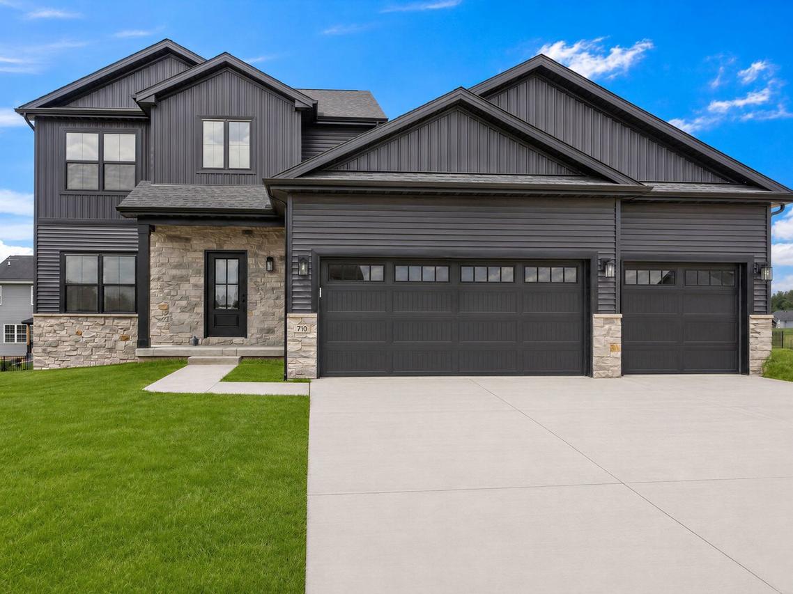 710 Wheatley Dr., Mahomet, IL 61853