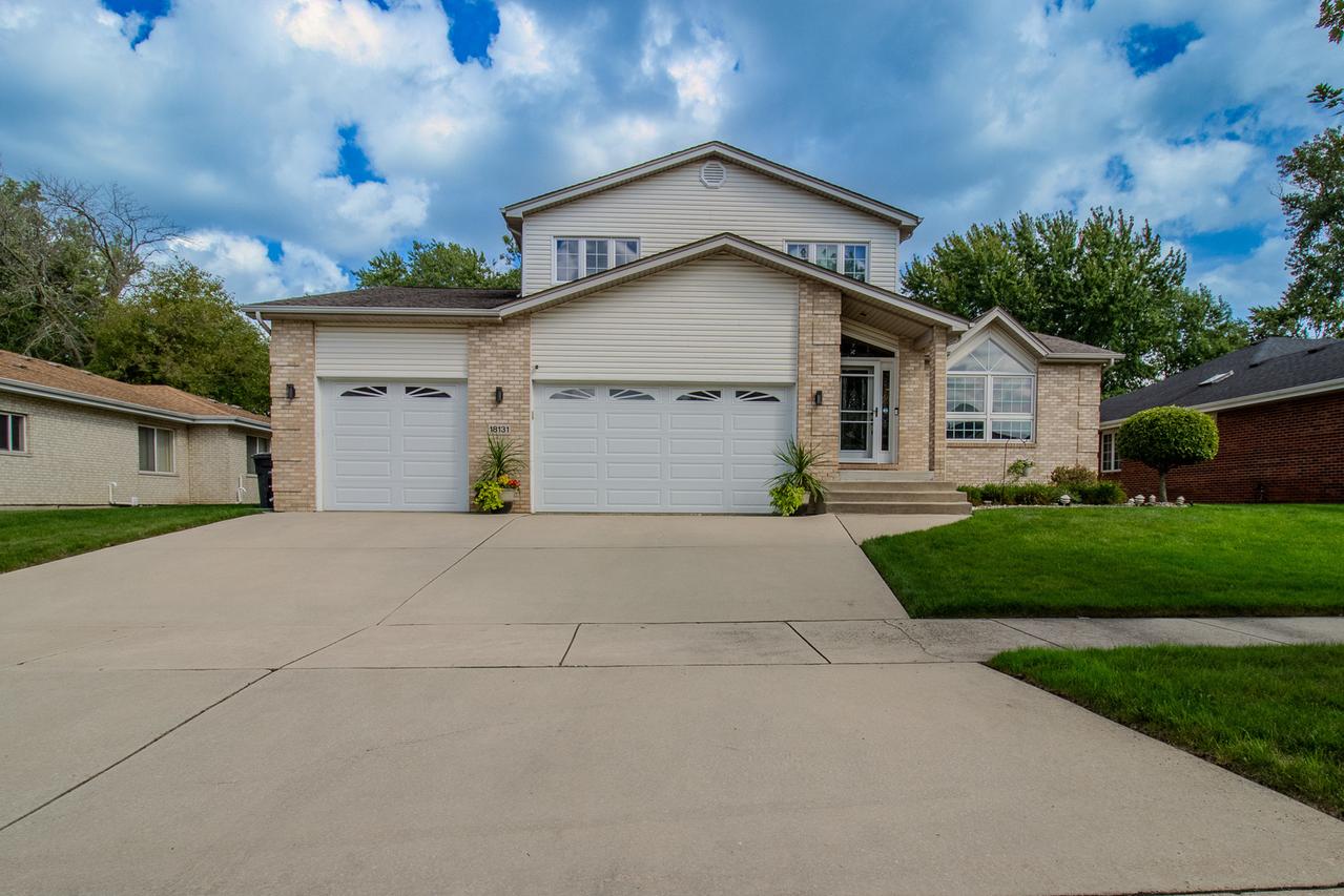18131 Crystal Ln., Lansing, IL 60438