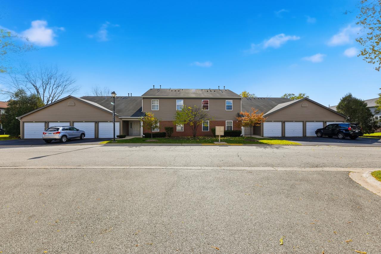 767 E Whispering Oaks Dr., Palatine, IL 60074