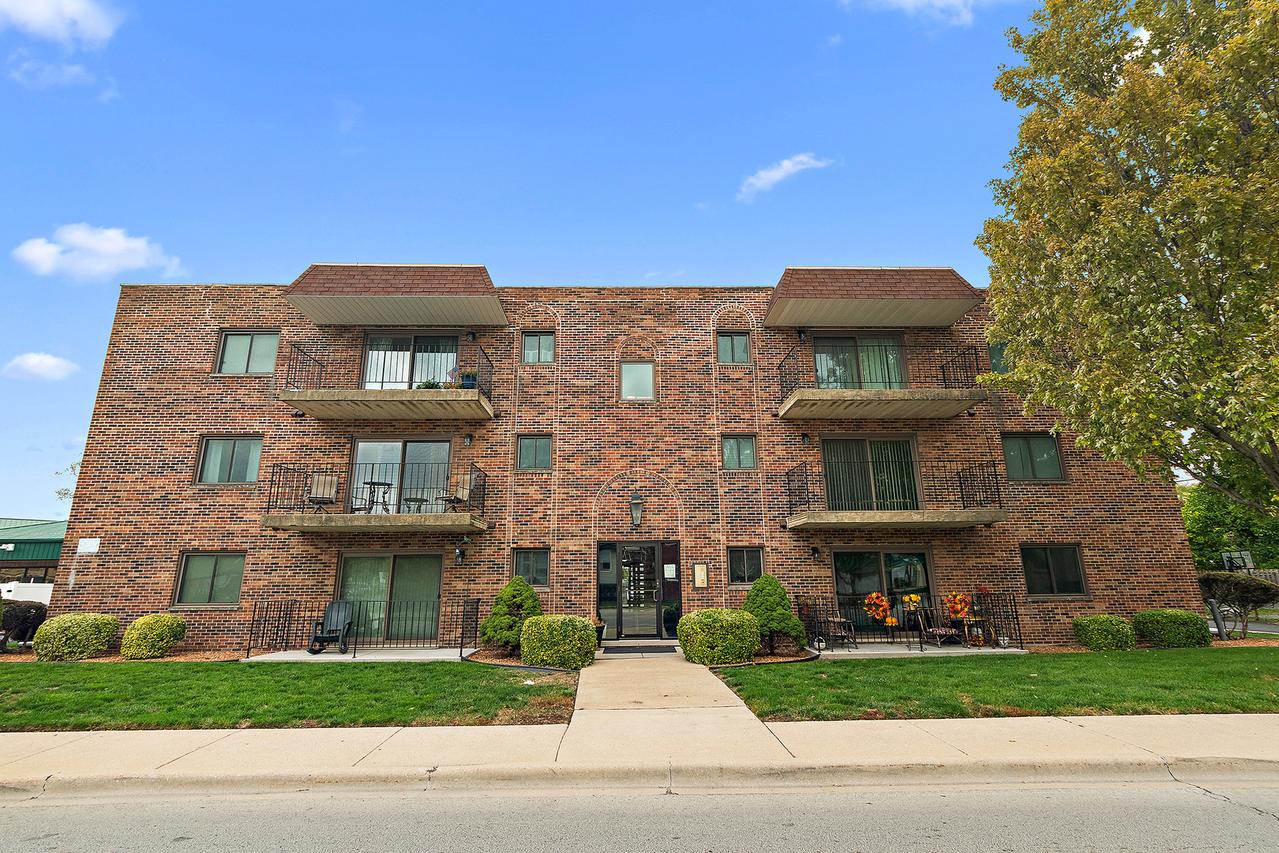 1940 183rd St. #1C, Homewood, IL 60430