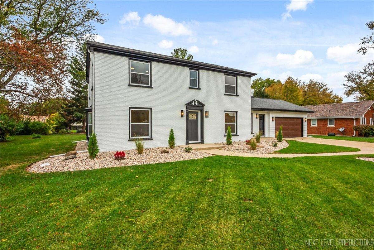 27 S Canterbury Rd., Aurora, IL 60506