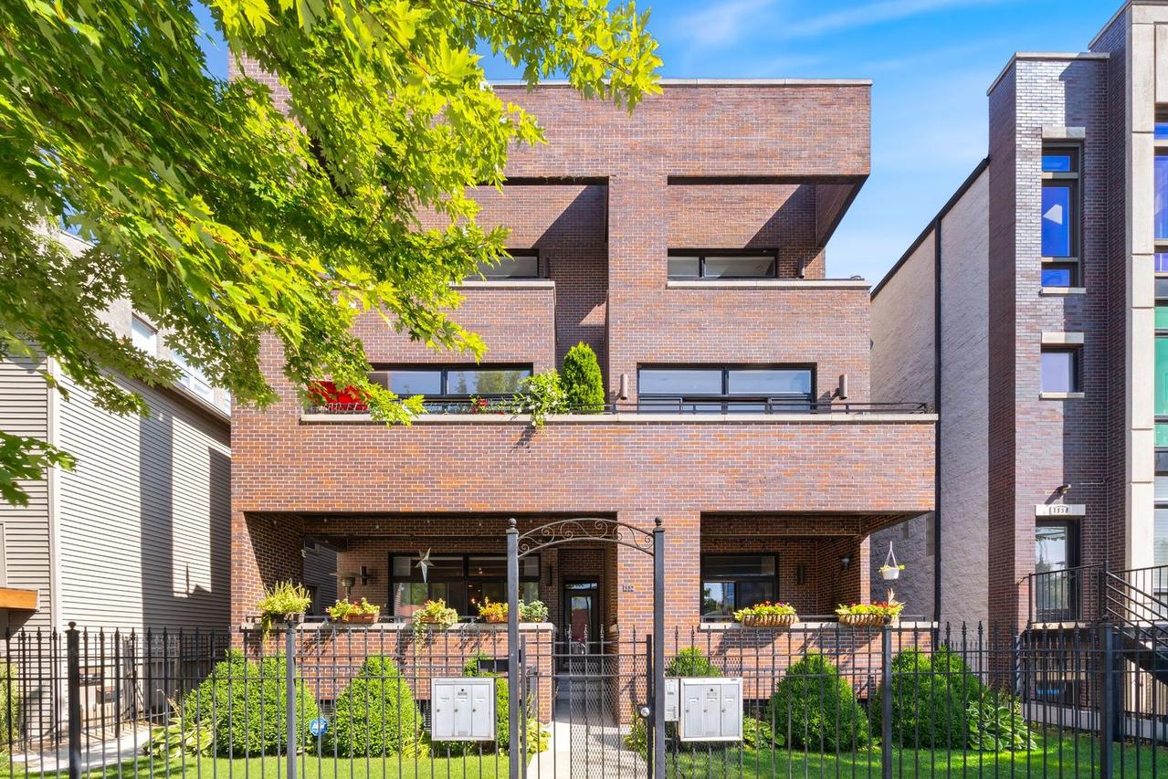 1332 W Hubbard St. #2E, Chicago, IL 60642