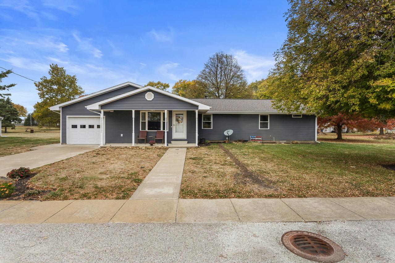 110 5th St., Ivesdale, IL 61851