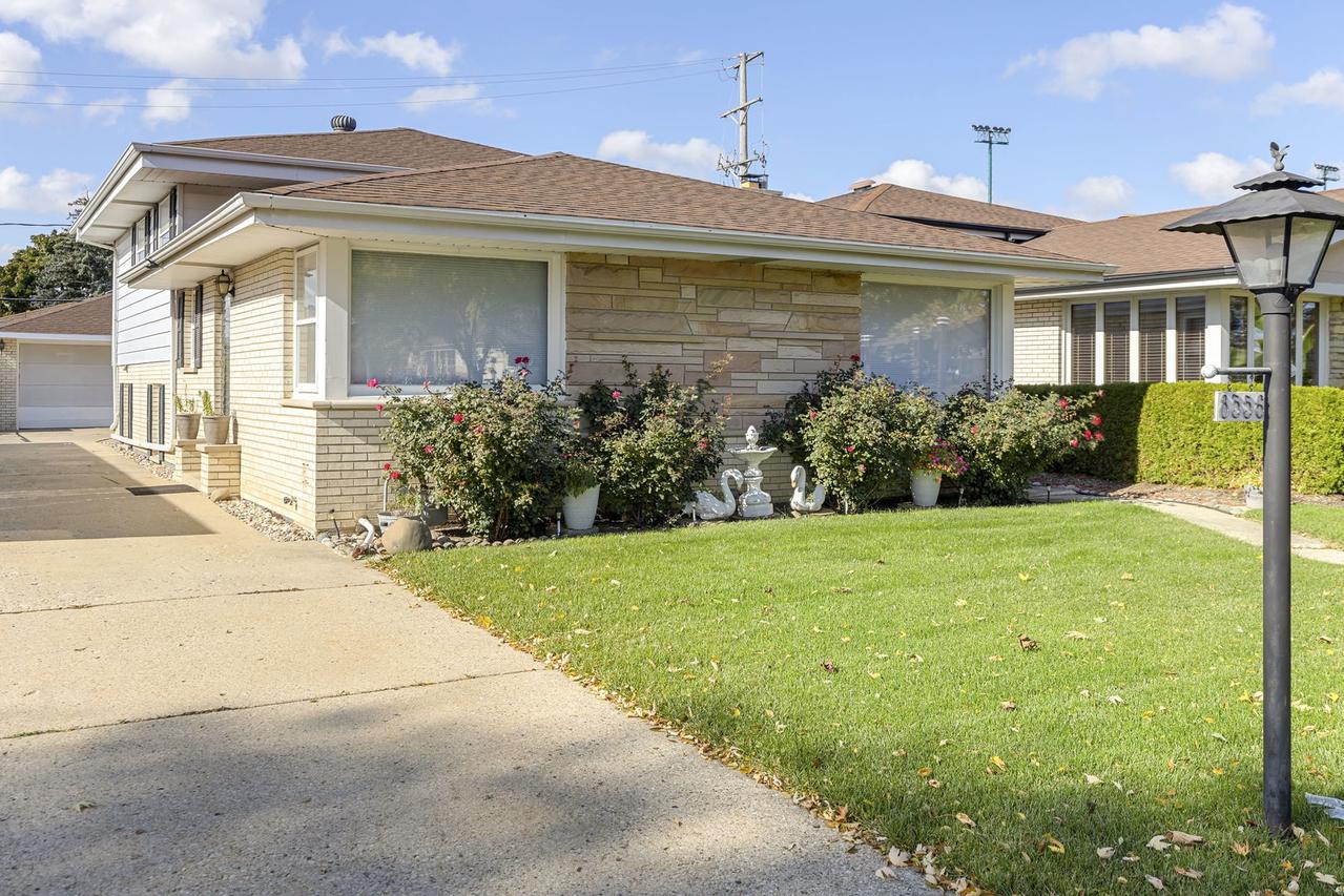 8556 N Oriole Ave., Niles, IL 60714