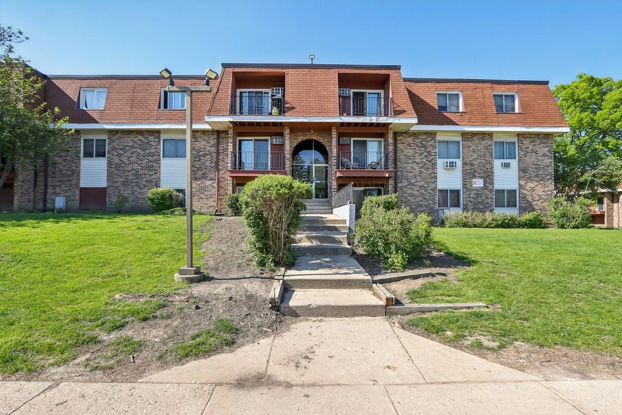 600 Mesa Dr. #103, Hoffman Estates, IL 60169