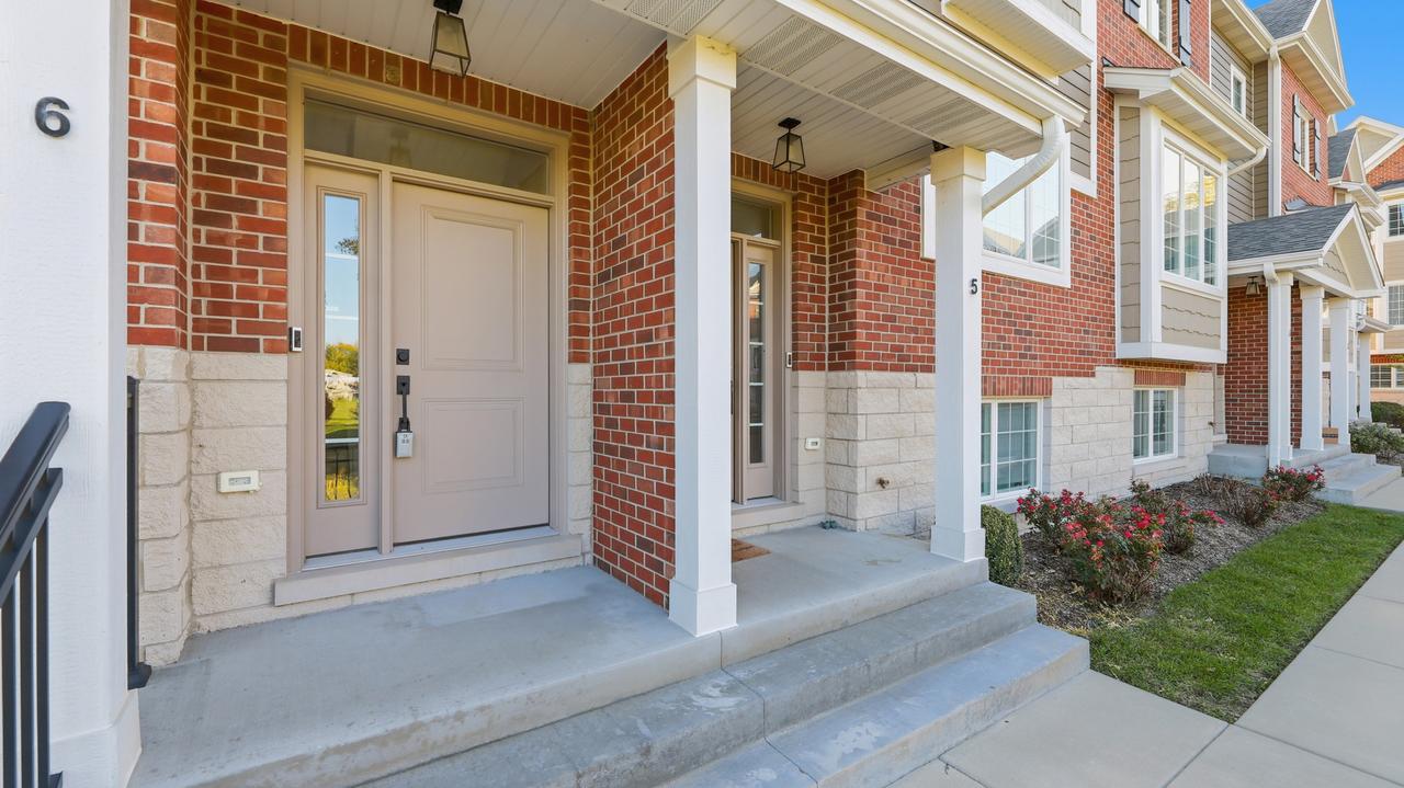 416 N Cass Ave. #6, Westmont, IL 60559