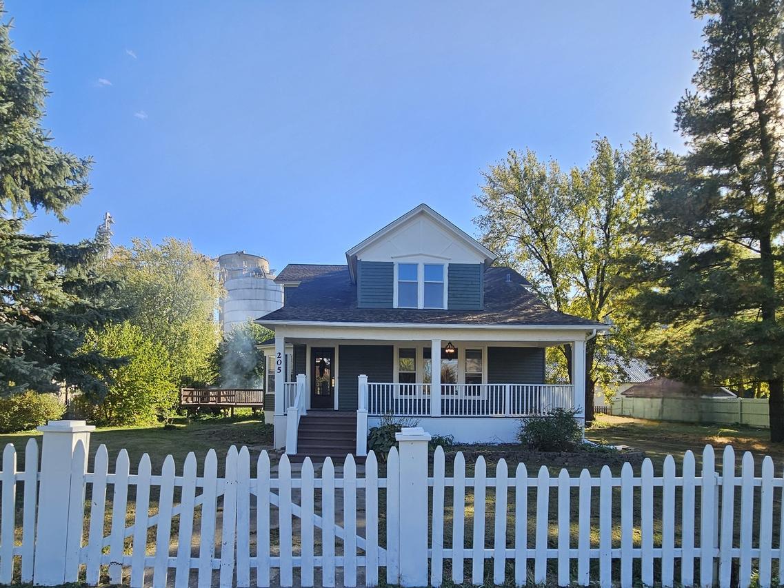 205 W North St., Leland, IL 60531